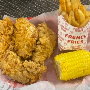 14PC TENDER ORIGINAL OR SPICY WITH 2 LARGE SIDES AND 5 BISCUITS